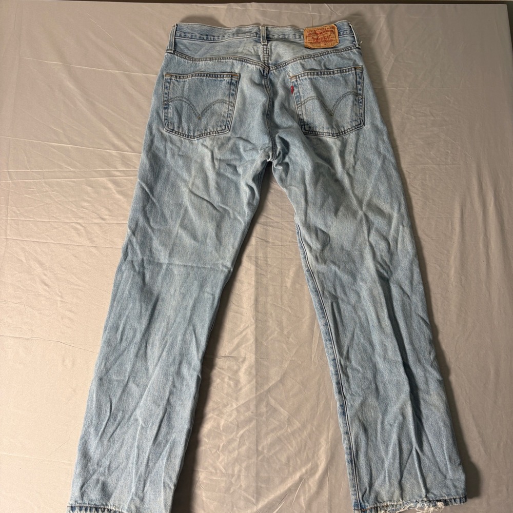 VTG Levis 501 Mens Light Wash Straight Leg Button Fly Distressed Jeans W36 L32 - Picture 6 of 7